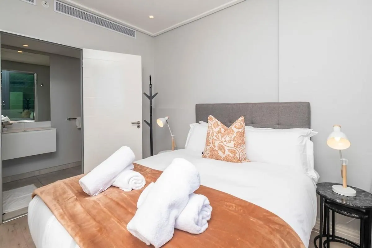 16 On Bree Modern 2Br Luxury Apartment Cape Town 0*,  South Africa